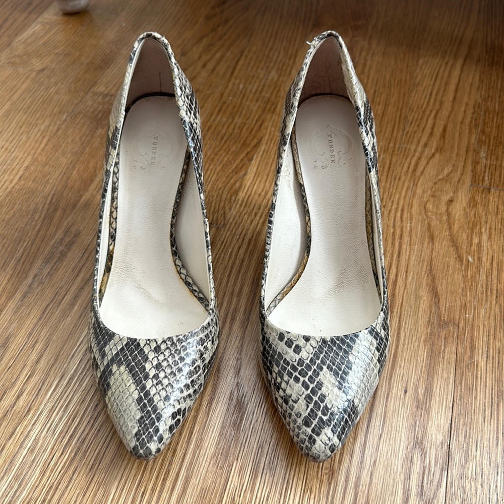 C. Wonder size 6 heels